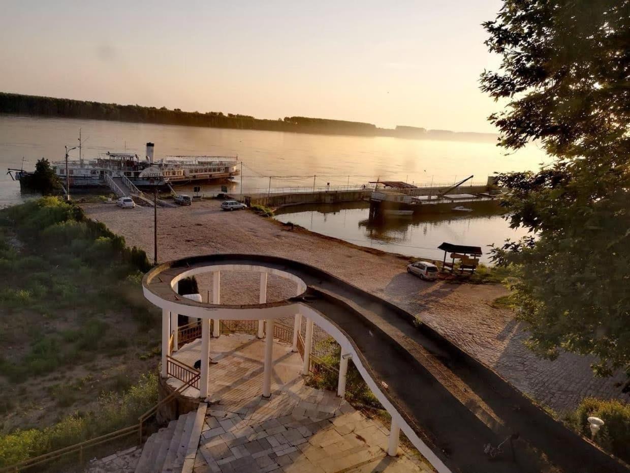 Хотелски Комплекс Радецки Град Козлодуй Hotel Kozloduy Exterior foto