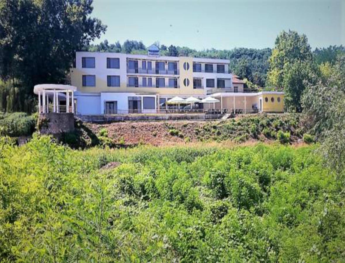 Хотелски Комплекс Радецки Град Козлодуй Hotel Kozloduy Exterior foto