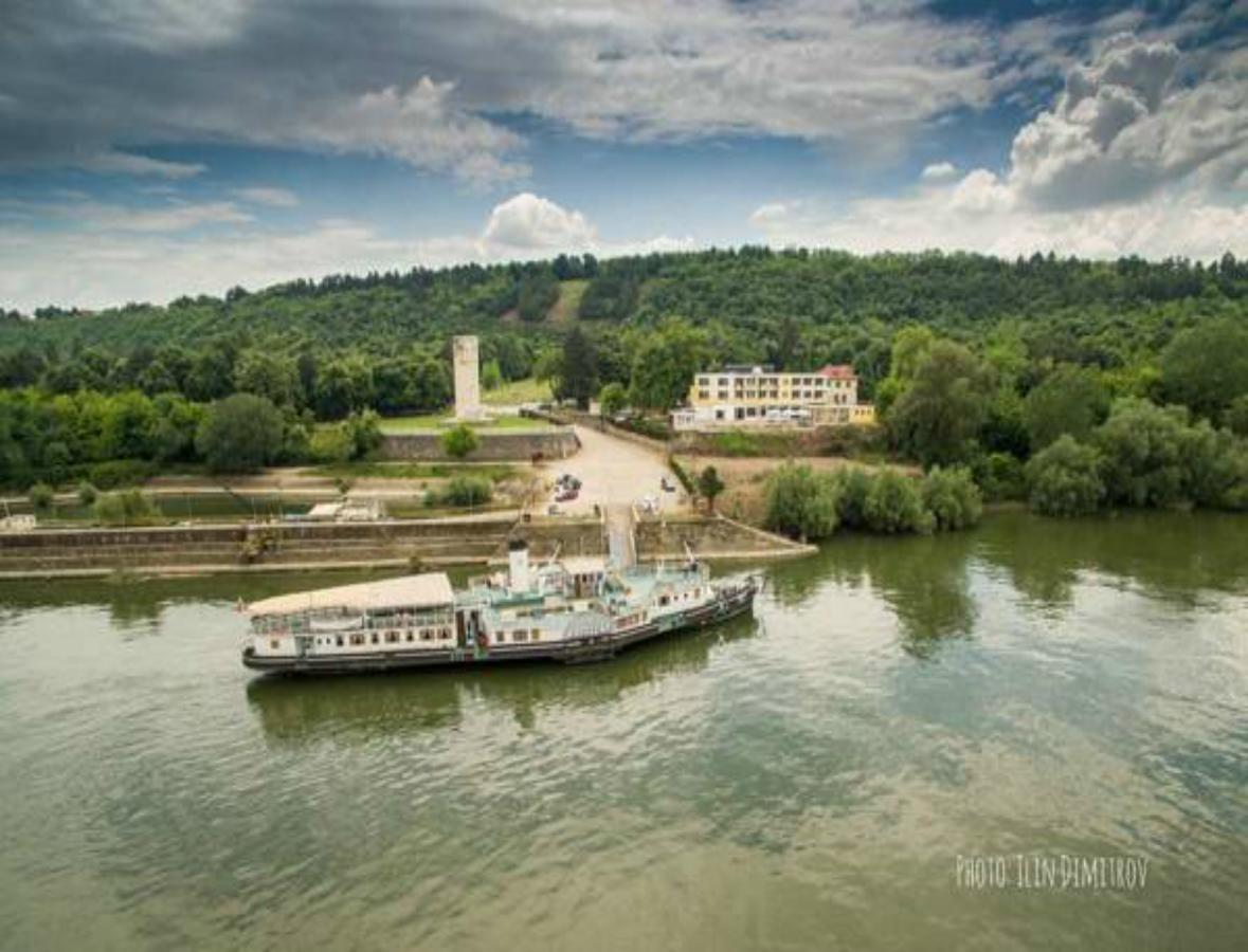 Хотелски Комплекс Радецки Град Козлодуй Hotel Kozloduy Exterior foto